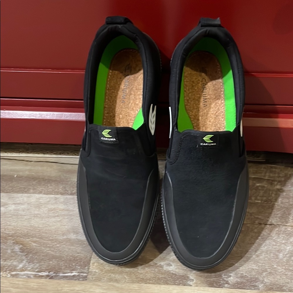 CARIUMA Men’s all black sneakers slip on Pro size 10.5 like new, worn once.